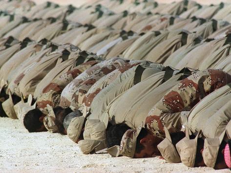 diether-endlicher-saudi-arabia-army-kuwaiti-voluntees-prayer-kuwait-crisis.jpg