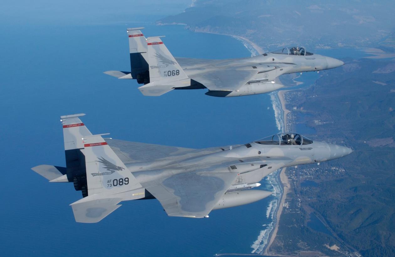 Two_F-15_jets_over_the_Oregon_Coast_in_2003 (1) - Copy.jpg