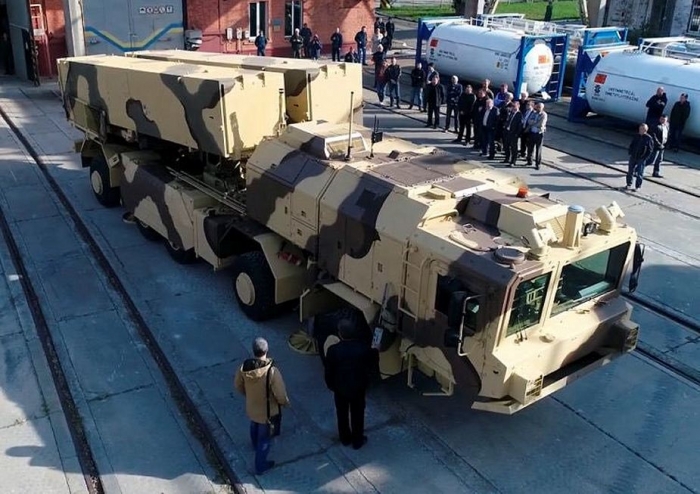 Ukraine_unveils_new_Grom-2_Thunder-2_short-range_surface-to-surface_ballistic_missile.jpg