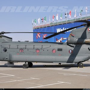 Boeing CH-47F Chinook.jpg