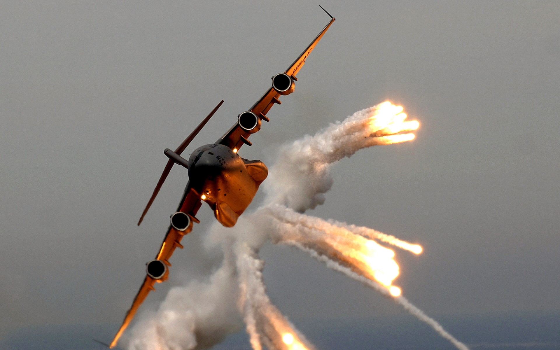 Military-Flares-C17-Globemaster