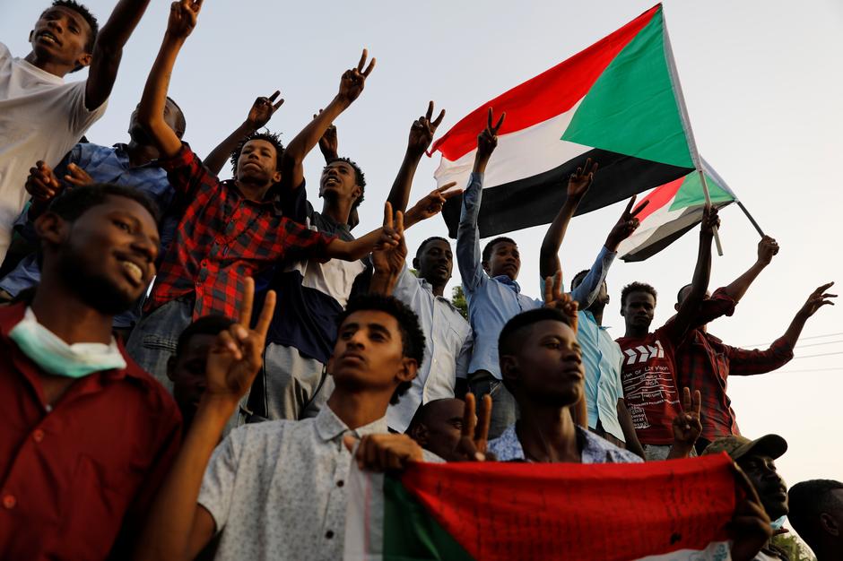 www.defenceweb.co.za