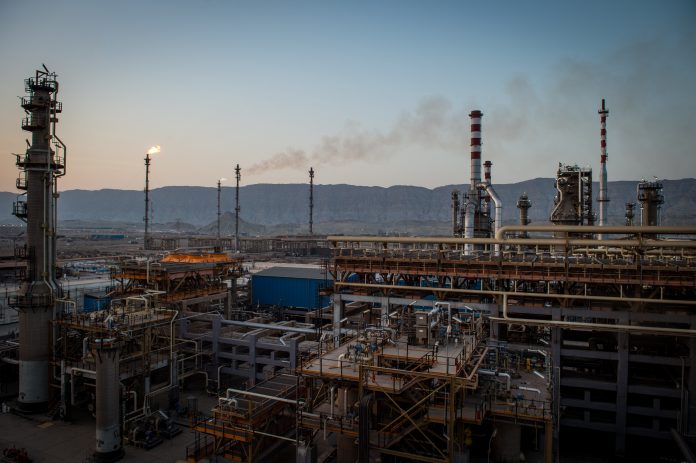 Iran-oil-696x463.jpg