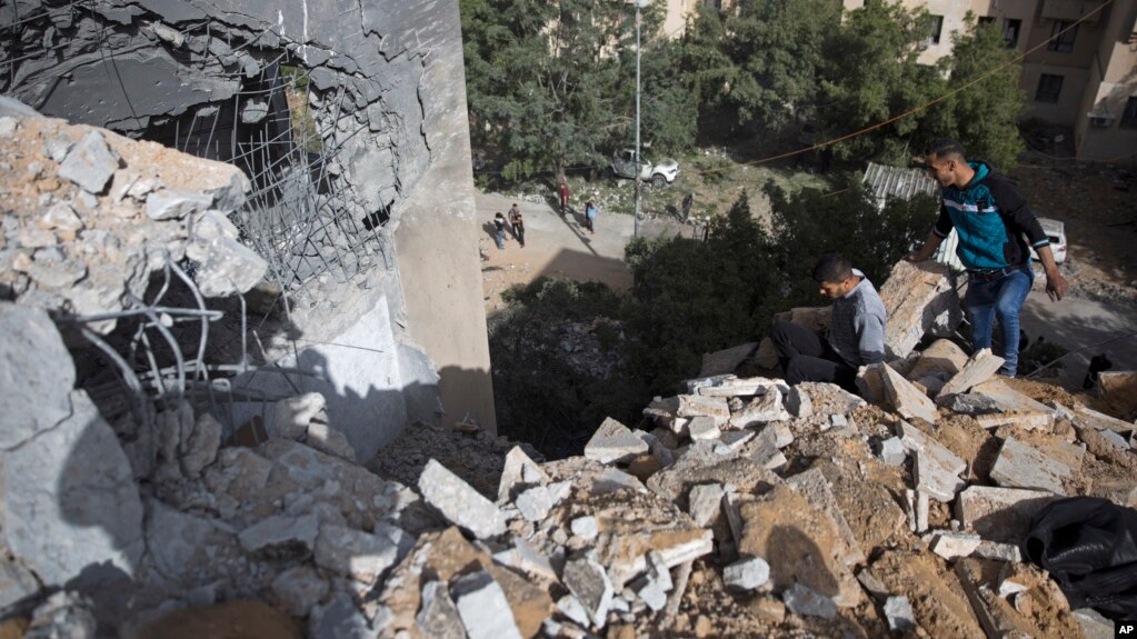 Palestinians inspect the damage of a destroyed house following a late night Israeli missile strike in town of Beit Lahiya, Northern Gaza Strip, May. 6, 2019.