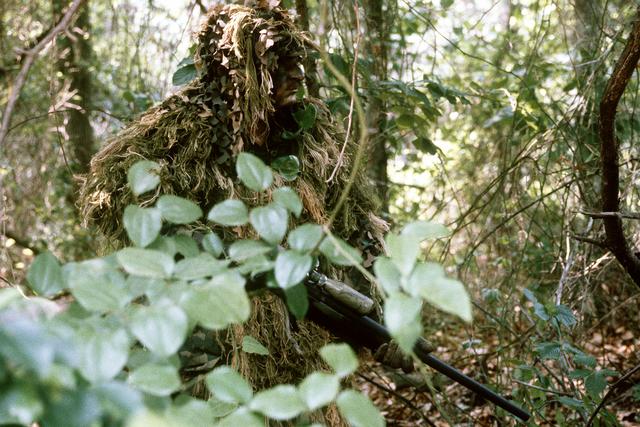 Marine_sniper_ghillie_suit.JPG