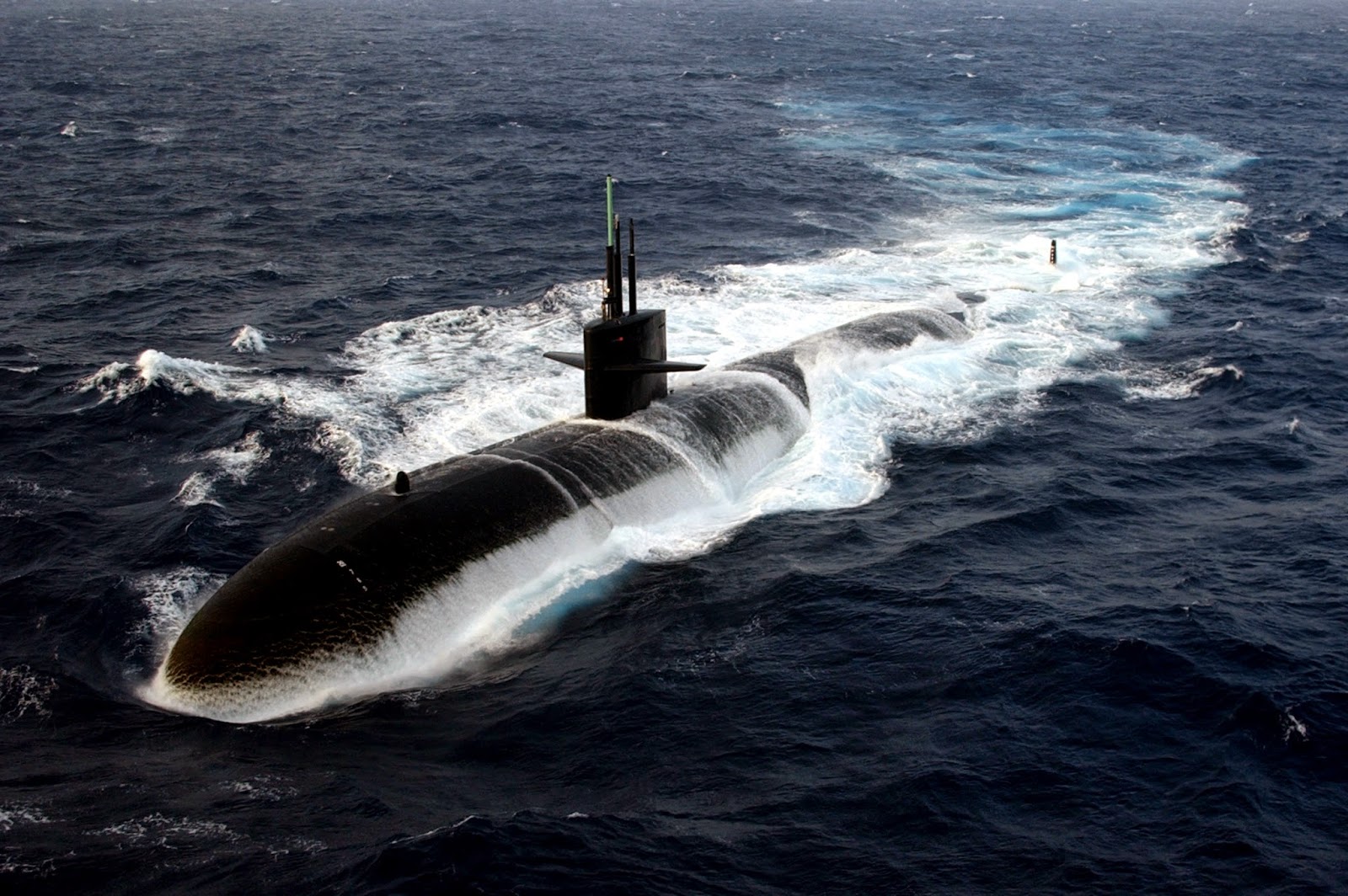 US_Navy_040712-N-0119G-002_The_Los_Angeles-class_submarine_USS_Albuquerque_(SSN_706)_surfaces_in_the_Atlantic_Ocean_while_participating_in_Majestic_Eagle_2004%2B%2BU.S.%2BNavy%2Bphoto%2Bby%2BPhotographer's%2BMate%2BAirman%2BRob%2BGaston.jpg