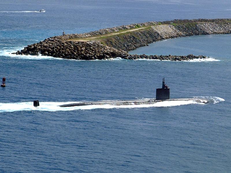 Guam-Navy-submarine-USS-Tucson-enters-harbor-tuc-apra521.jpg