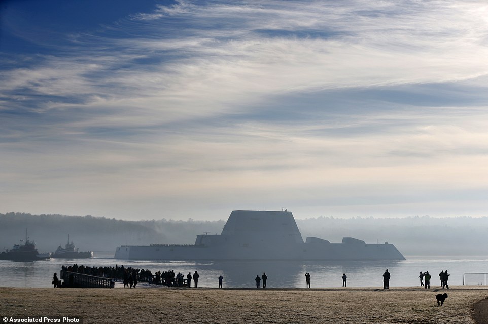 E88L5UDXj7feca0b884394df3f6-3349443-The_first_Zumwalt_class_destroyer_the_largest_ever_built_for_the-a-11_1449506093864.jpg