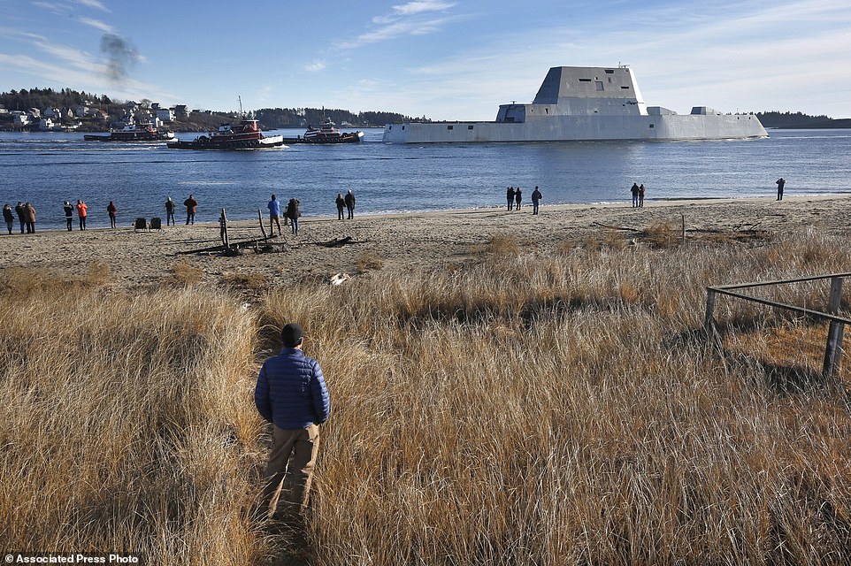 cu6rthdRwa5e75a04f6c593b591-3349443-The_first_Zumwalt_class_destroyer_the_USS_Zumwalt_the_largest_ev-a-14_1449506093951.jpg