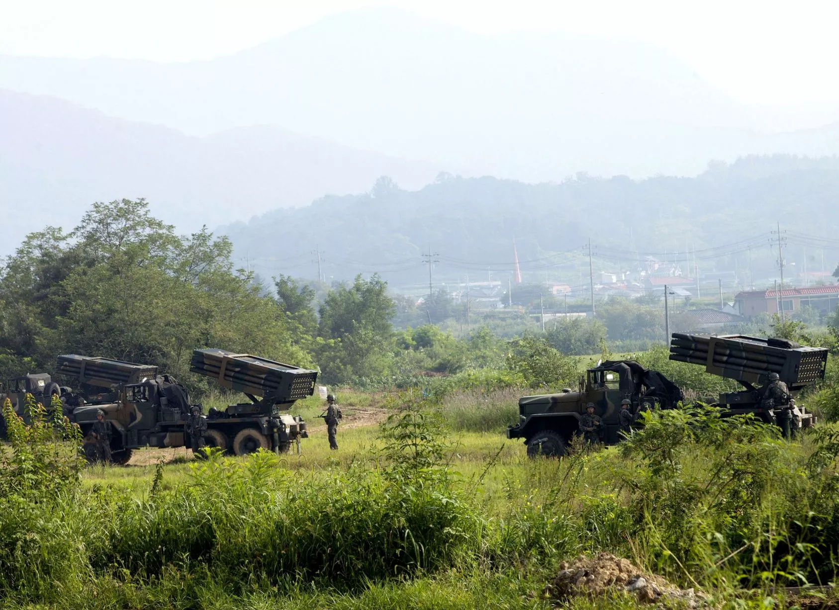 South-Korean-army-Multiple-Launch-Rocket-System-MLRS.jpg