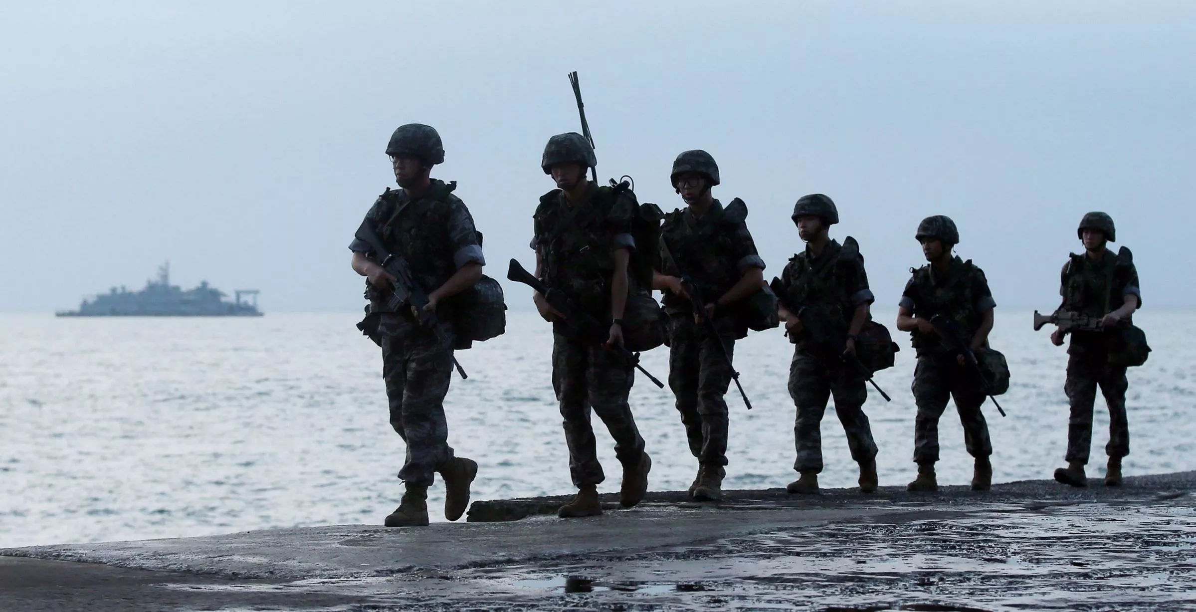 South-Korean-Marines-patrol-on-the-South-controlled-island-of-Yeonpyeong.jpg