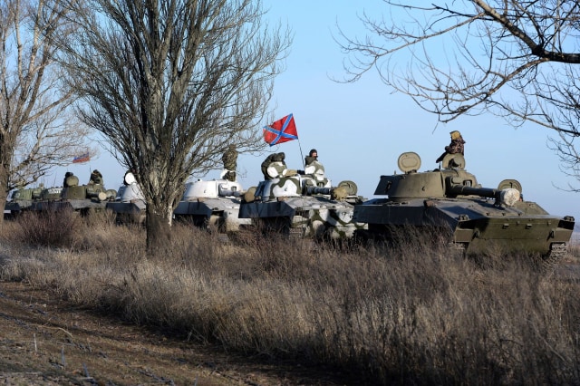 150225-ukraine-pro-russian-troops-423a_77322fcbdafaf3957d5f139ab609e93c.nbcnews-ux-640-440.jpg