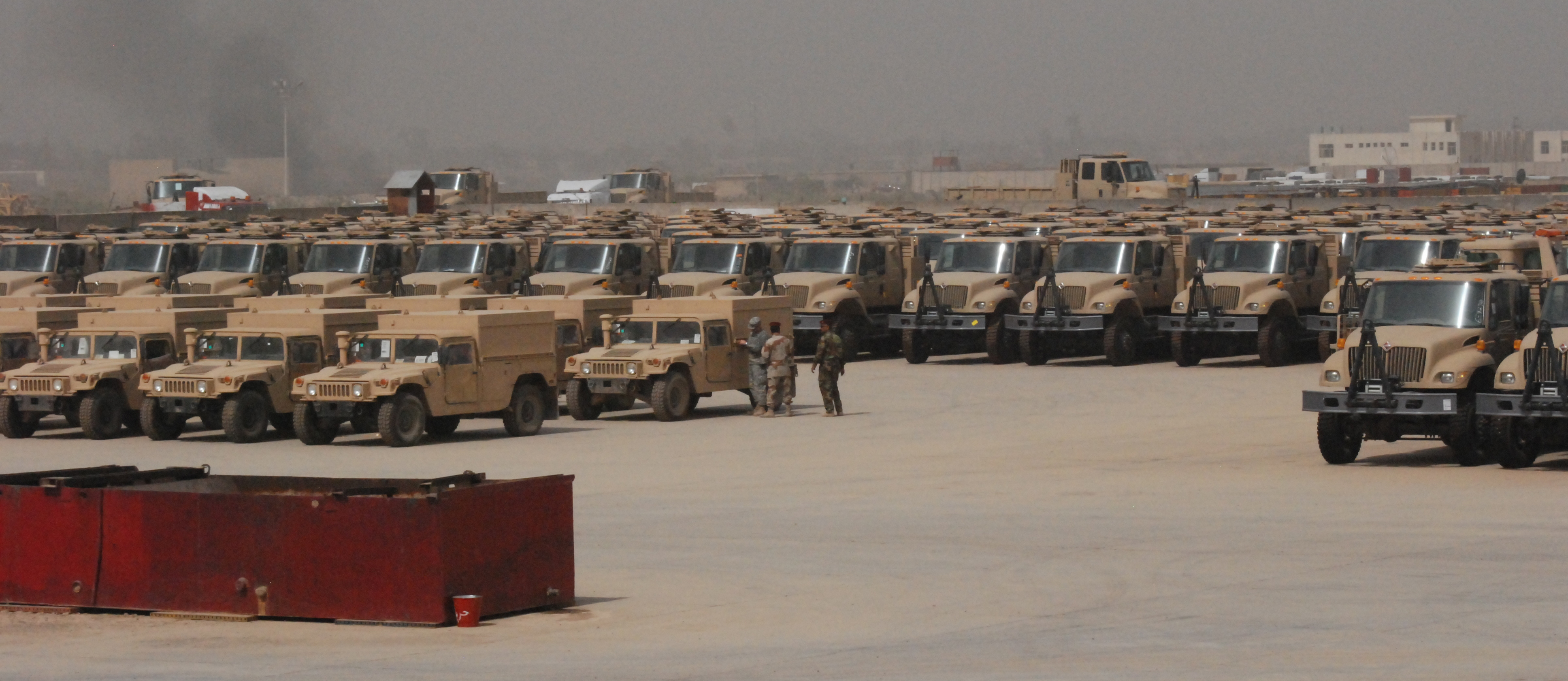 Iraqi_army_vehicles_and_equipment_2008.JPG