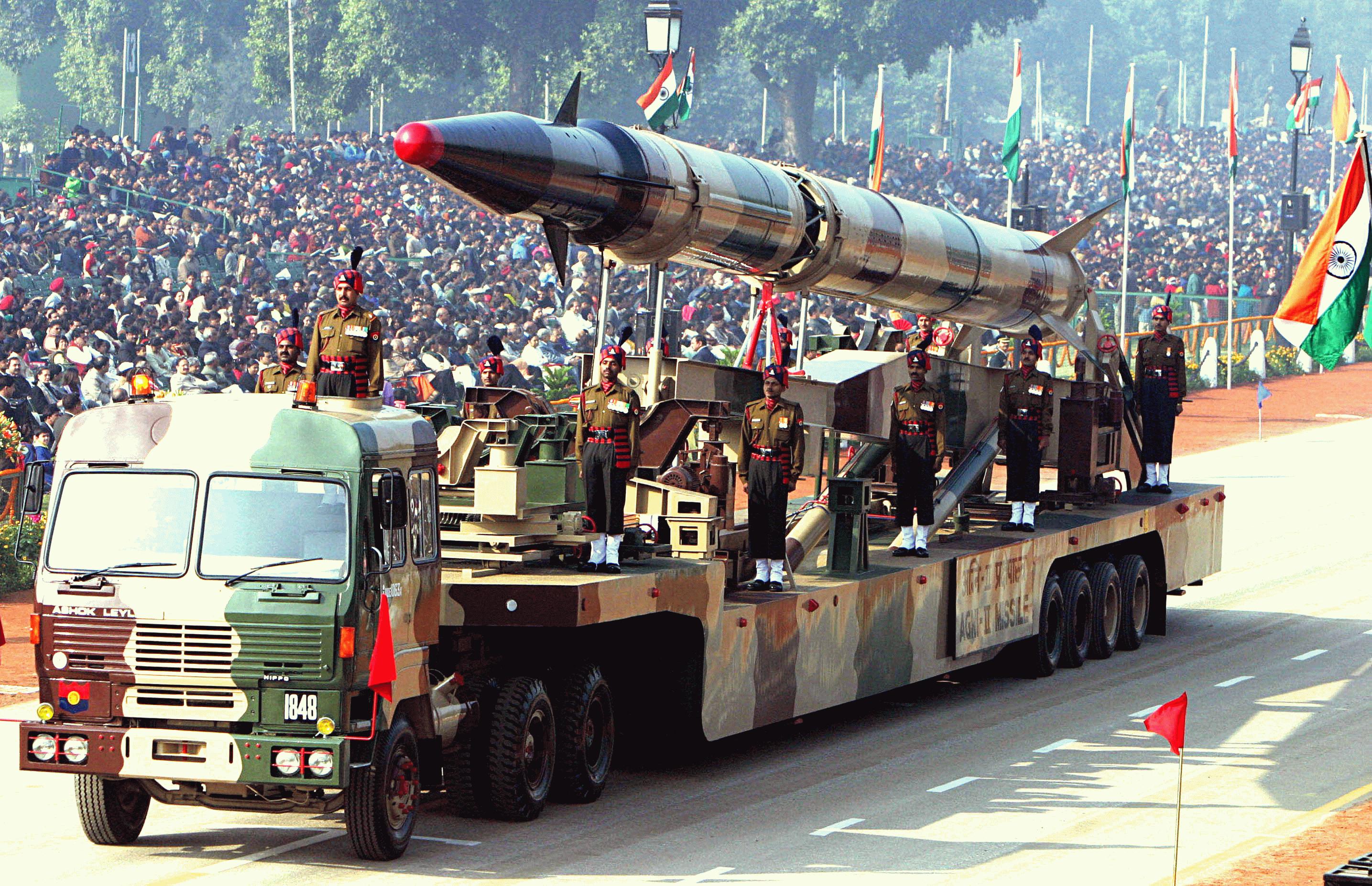 Agni-II_missile_(Republic_Day_Parade_2004).jpeg
