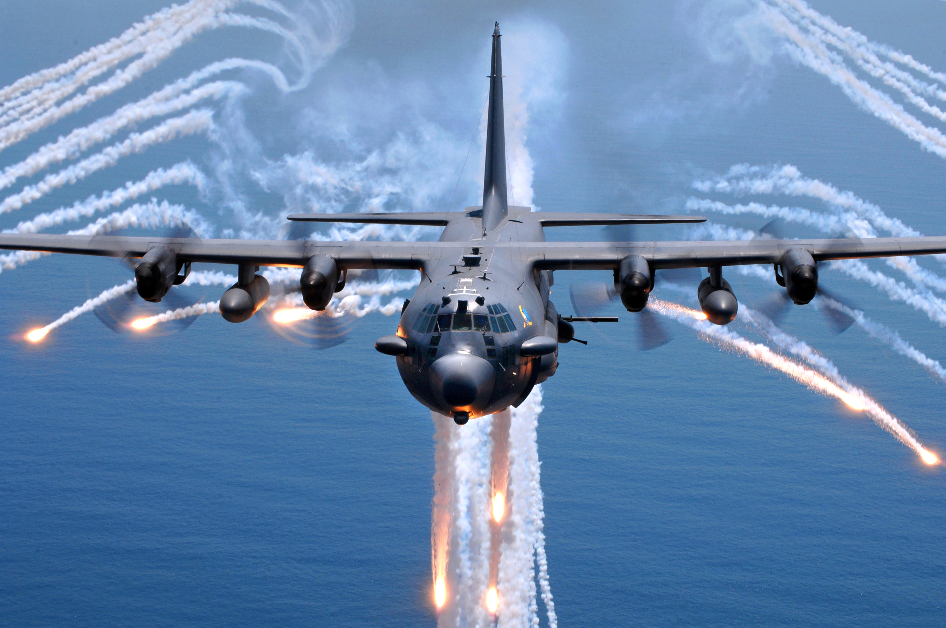 AC-130H_Spectre_jettisons_flares.jpg