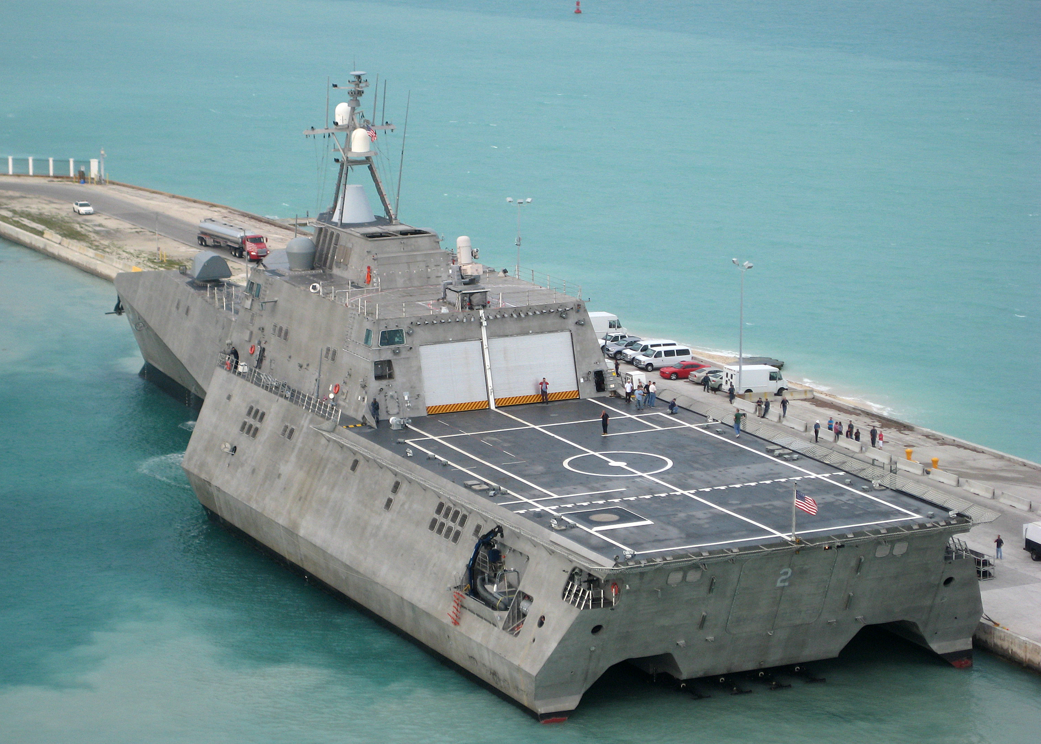US_Navy_100329-N-1481K-293_USS_Independence_(LCS_2)_arrives_at_Mole_Pier_at_Naval_Air_Station_Key_West.jpg
