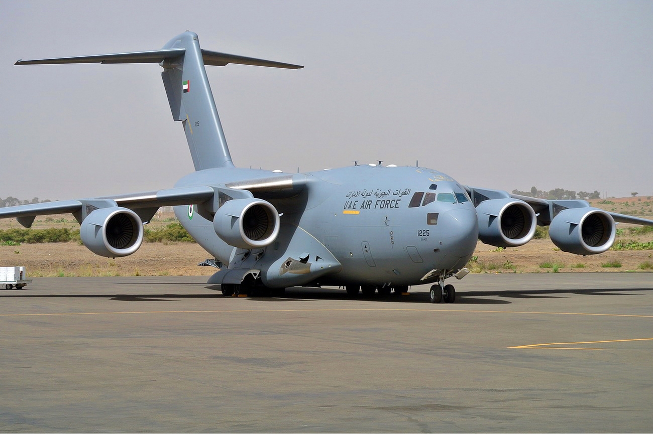 UAE_Air_Force_Boeing_C-17A_Globemaster_III-1.jpg