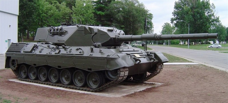 800px-Leopard1_cfb_borden_2.JPG