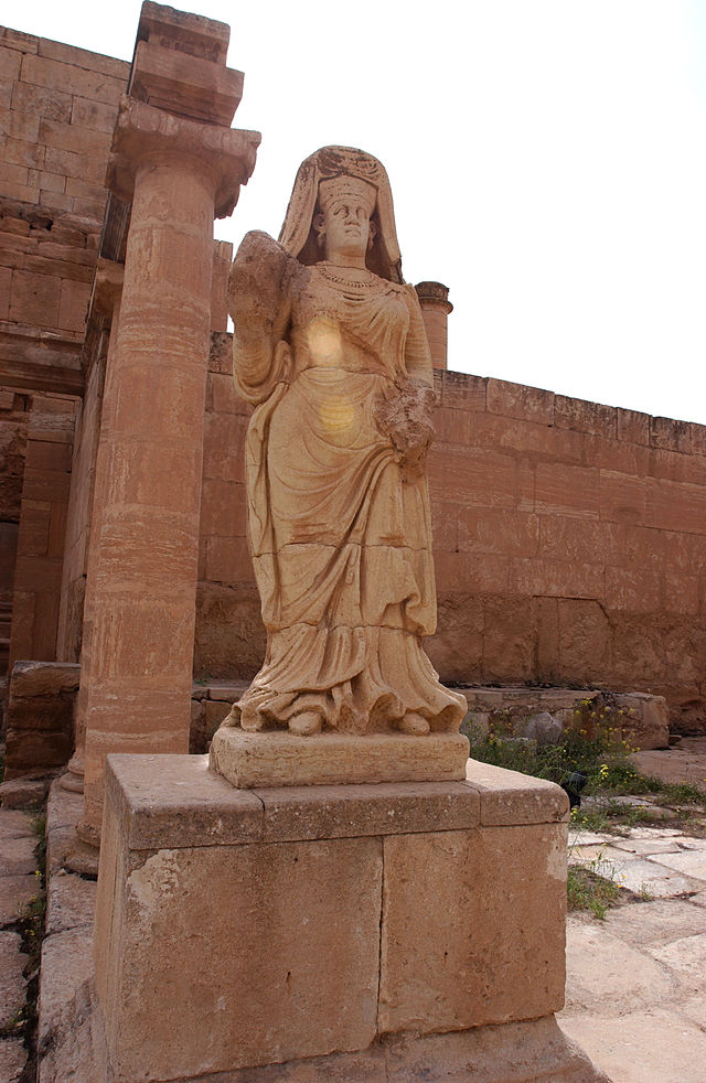 640px-Hatra-Ruins-2006-7.jpg