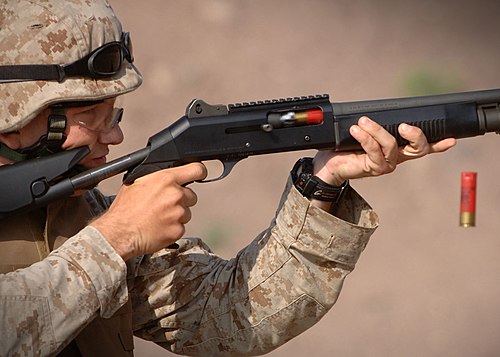 500px-Shotgun_in_training_US_military.jpg