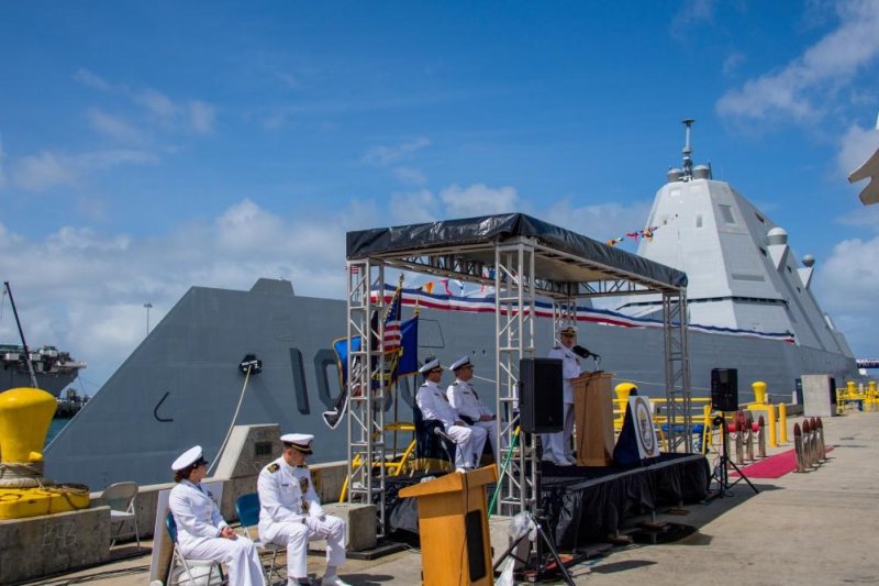 Navys-Zumalt-destroyers-to-join-drone-ships-in-new-experimental-squadron.jpg