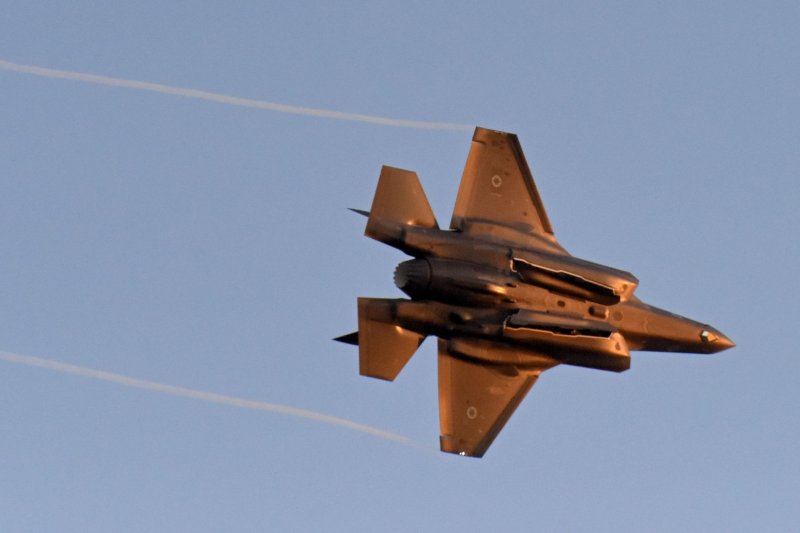 Netanyahu-warns-Iran-about-range-of-new-F-35-fighter.jpg