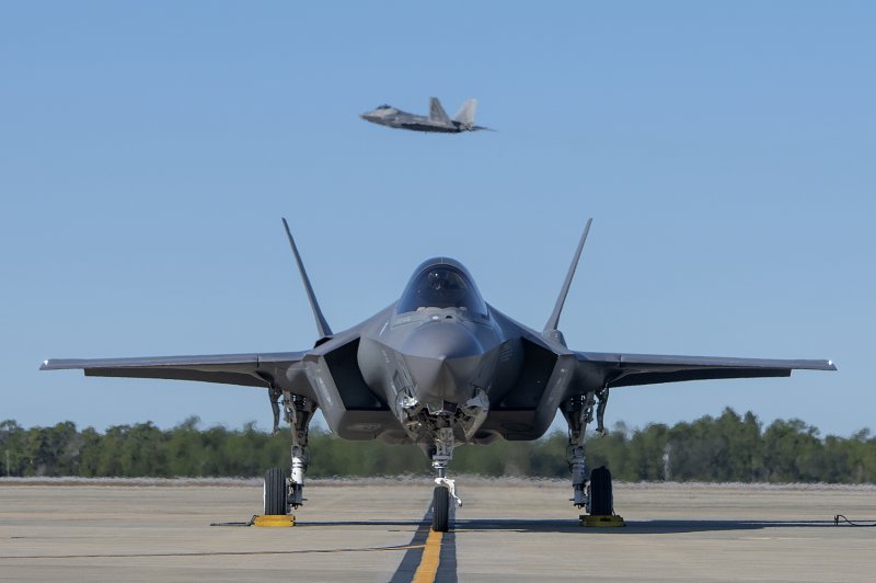 Lockheed-signs-long-term-contracts-with-F-35-suppliers.jpg