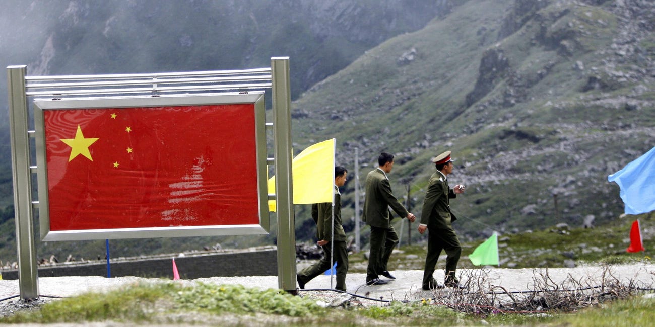 China soldiers India border guard