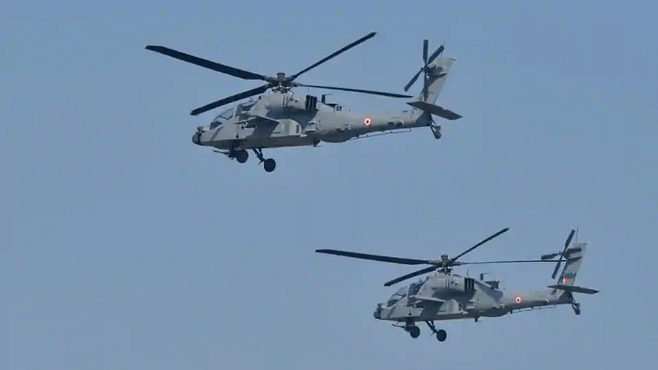 Apache Choppers Over Pangong Tso? No, Video is From Arizona, USA