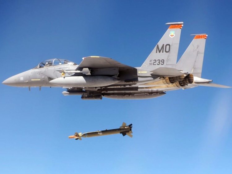 F-15E Driver explains how he shot down an Iraqi Mi-24 attack helicopter with a 2000lb laser-guided bomb 