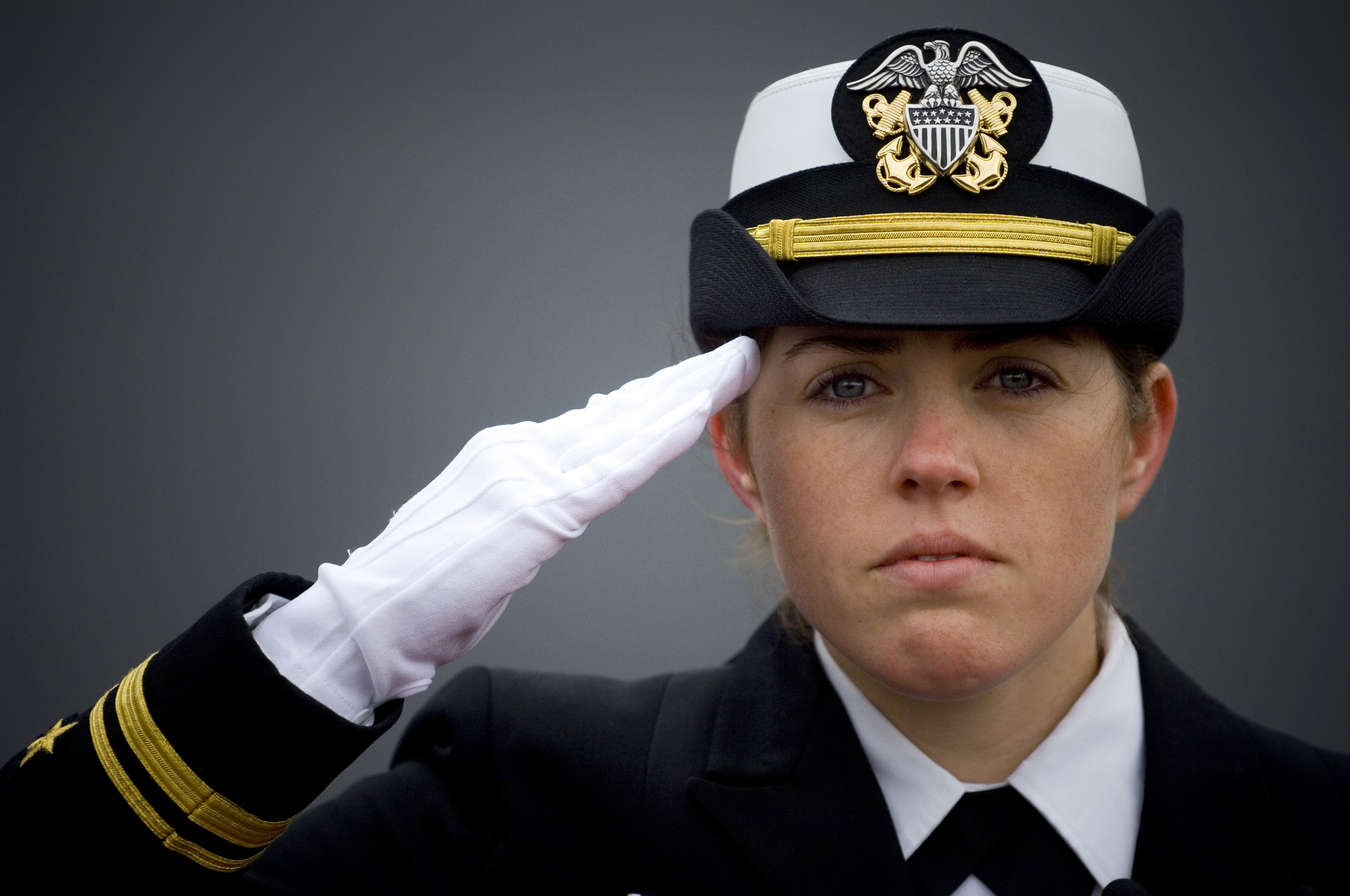 Female_officer_saluting.jpg