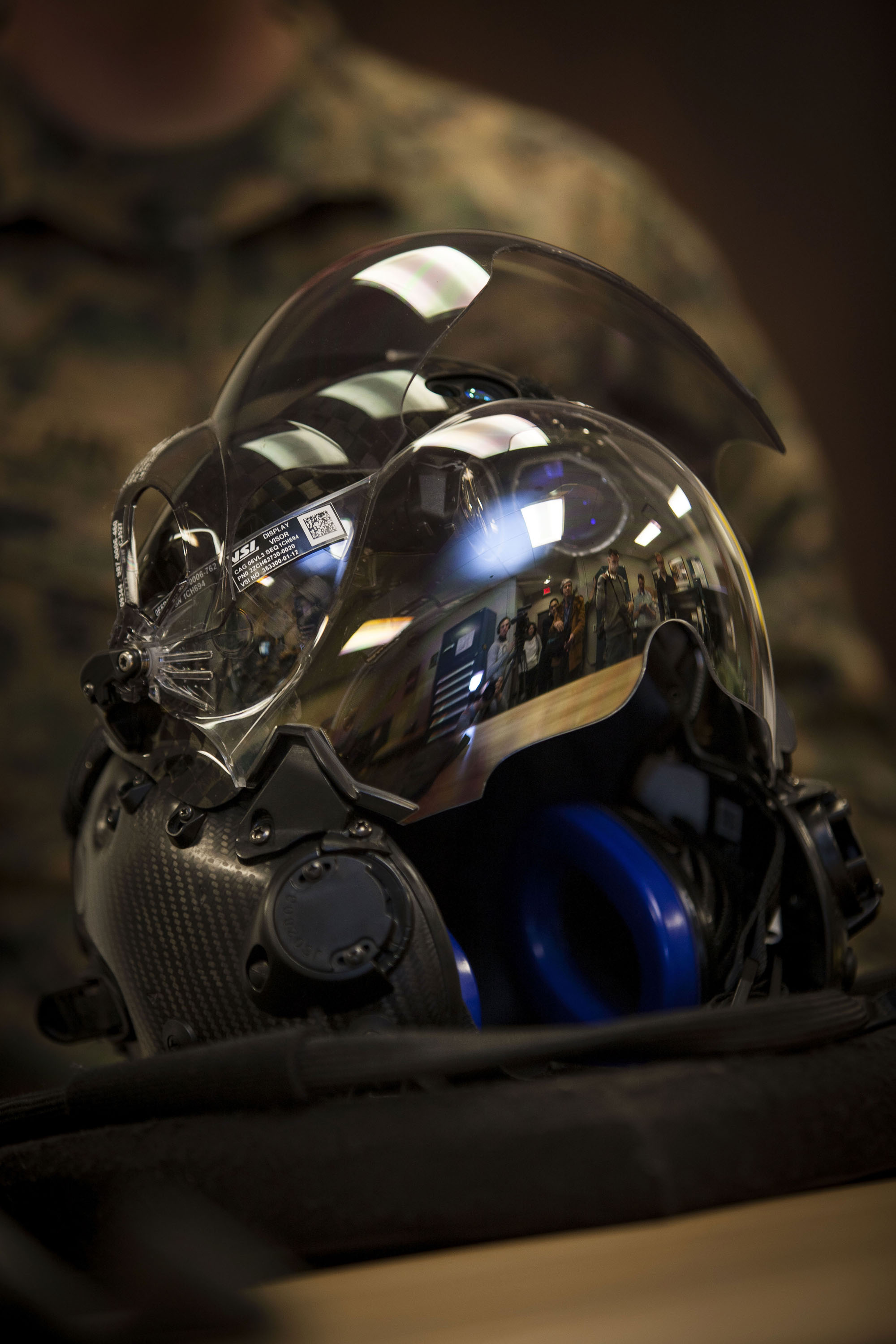 F-35_pilot_helmet.jpg